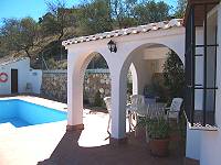 Terrasse und Swimmingpool (Foto vergrößern: Bitte klicken)